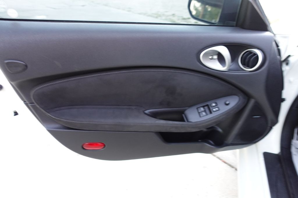 2016 Nissan 370Z Image 28