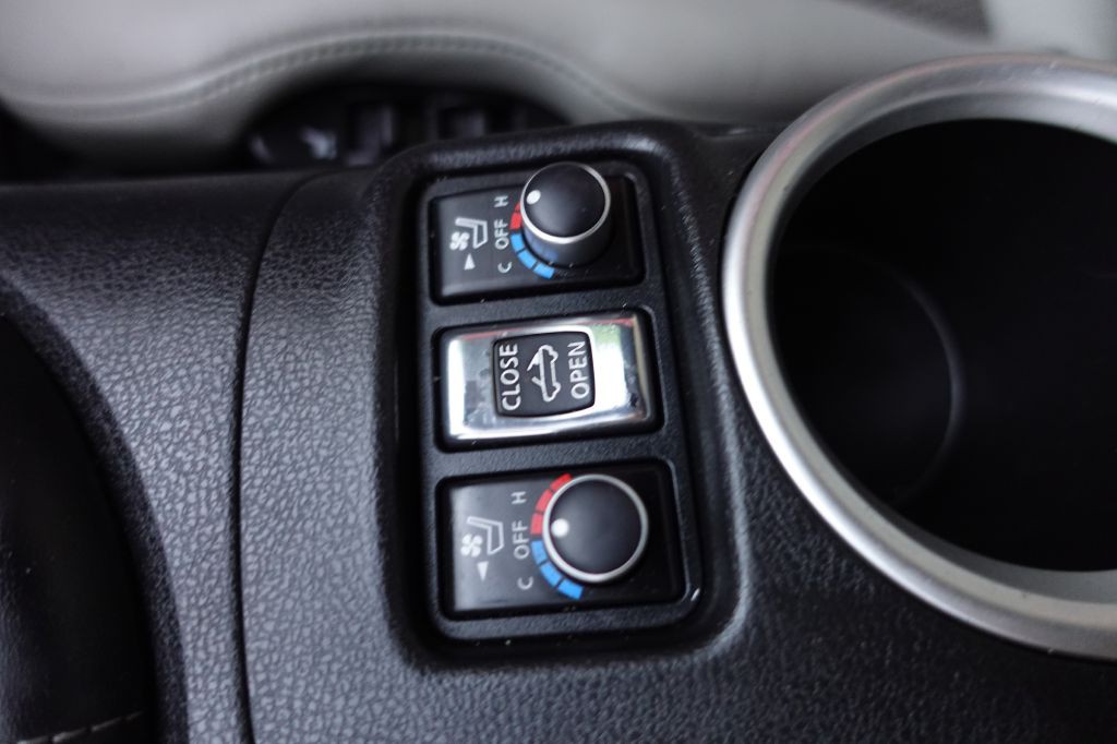 2016 Nissan 370Z Image 33