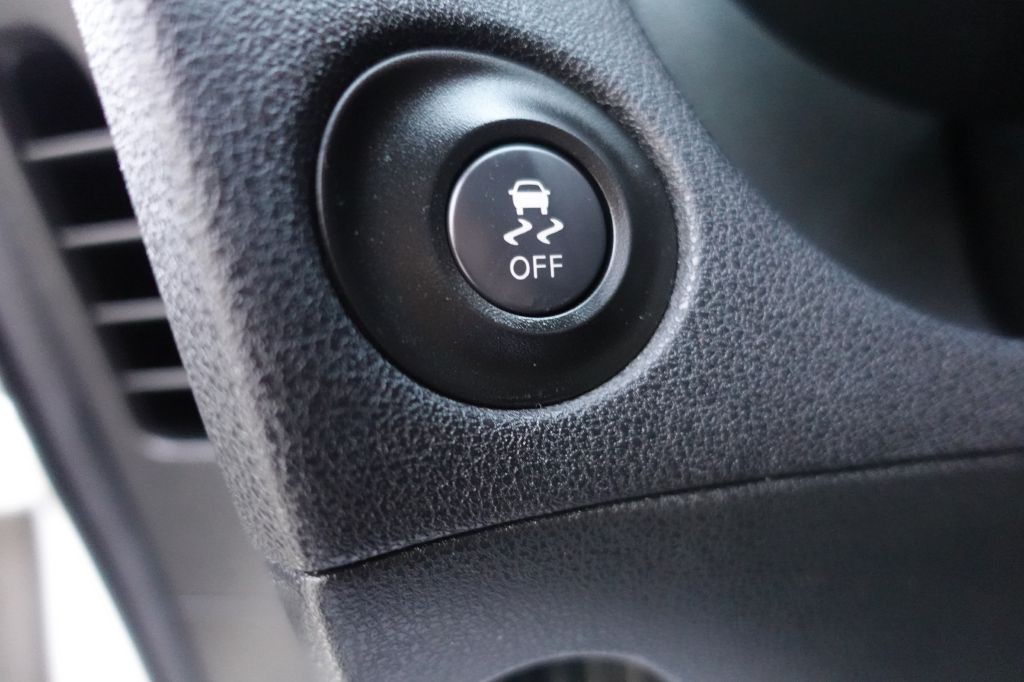 2016 Nissan 370Z Image 34