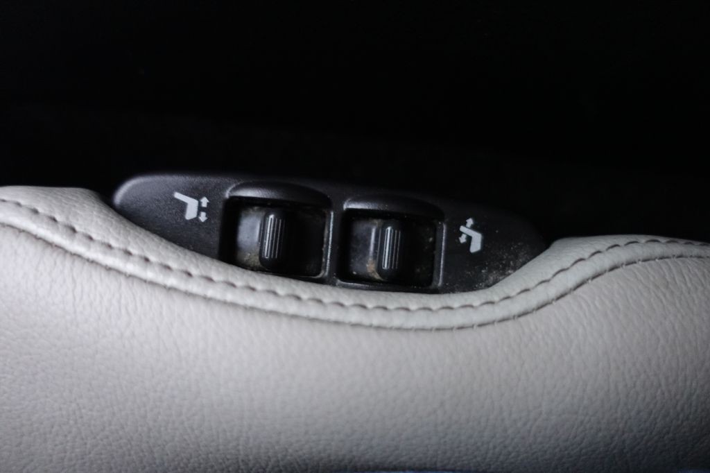 2016 Nissan 370Z Image 36