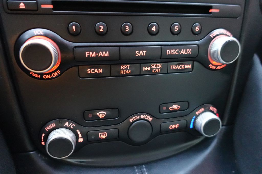 2016 Nissan 370Z Image 40