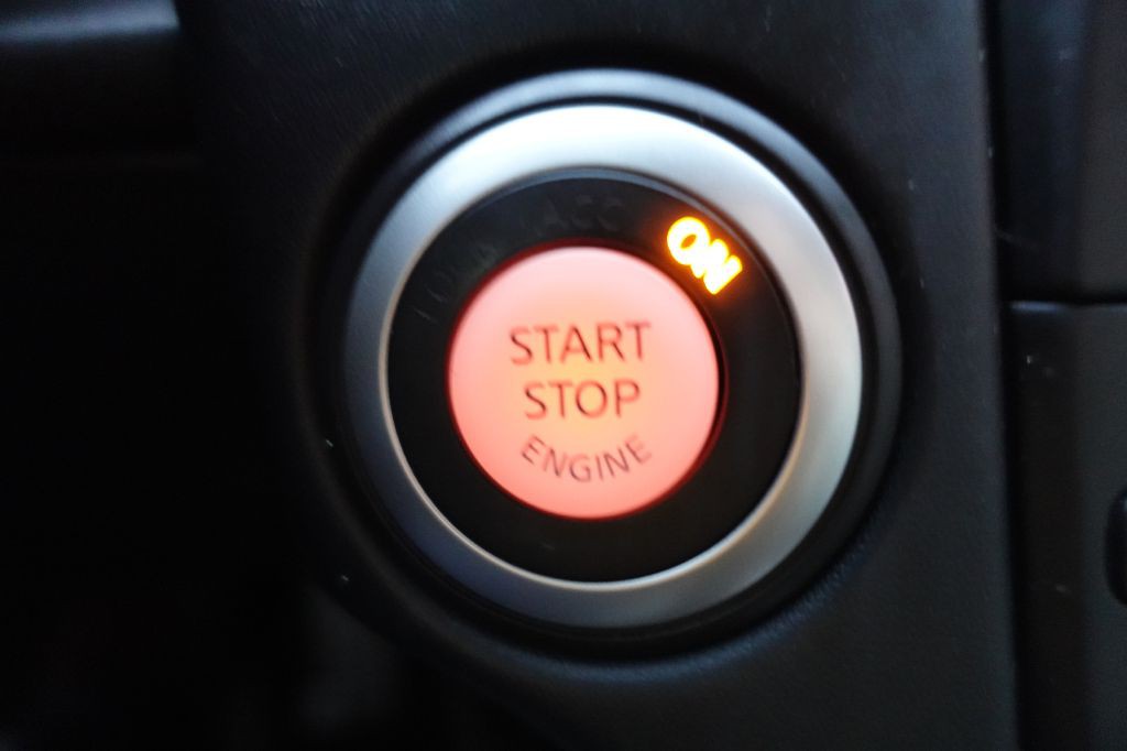 2016 Nissan 370Z Image 42