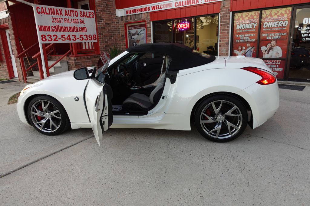 2016 Nissan 370Z Image 61