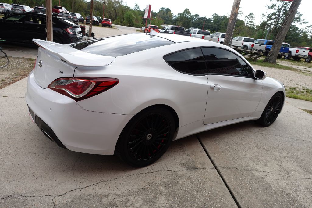 2015 Hyundai Genesis Image 11