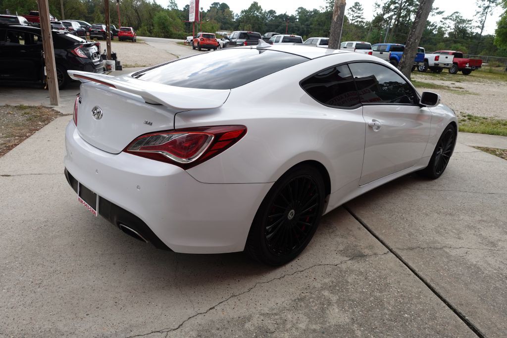 2015 Hyundai Genesis Image 12