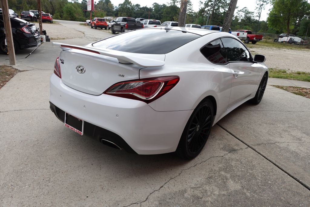 2015 Hyundai Genesis Image 13