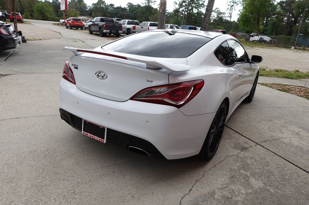 2015 Hyundai Genesis Image 14