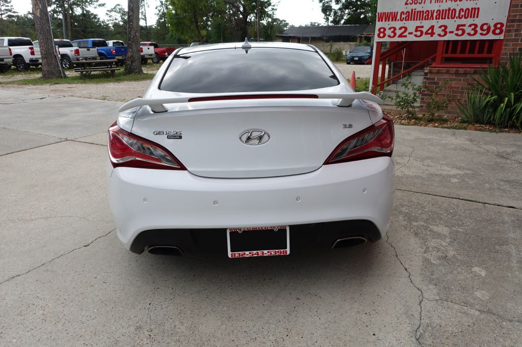 2015 Hyundai Genesis Image 15