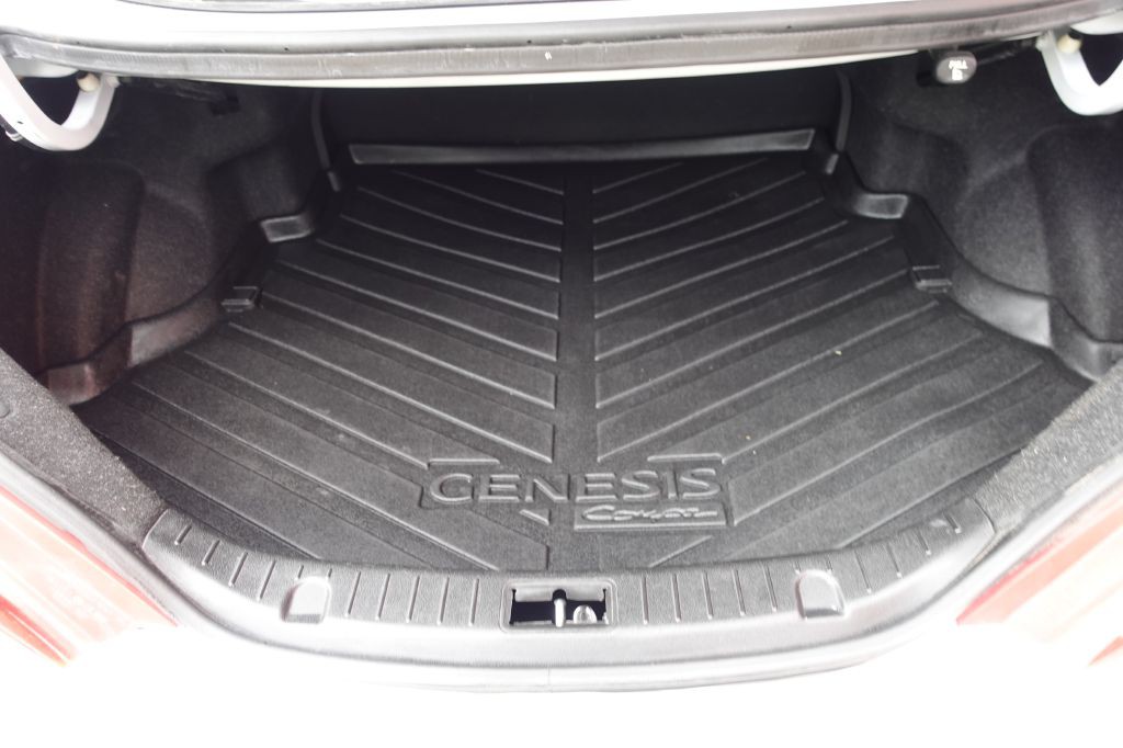 2015 Hyundai Genesis Image 18
