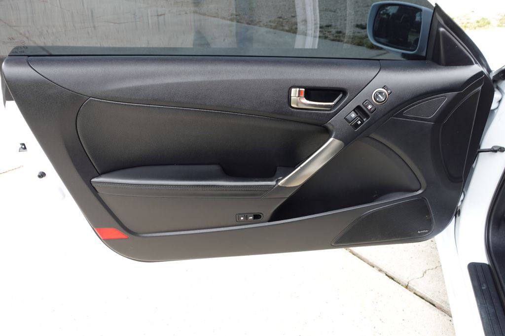 2015 Hyundai Genesis Image 26