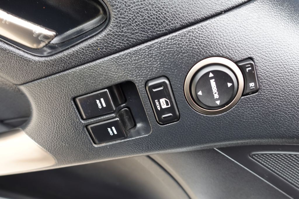 2015 Hyundai Genesis Image 27