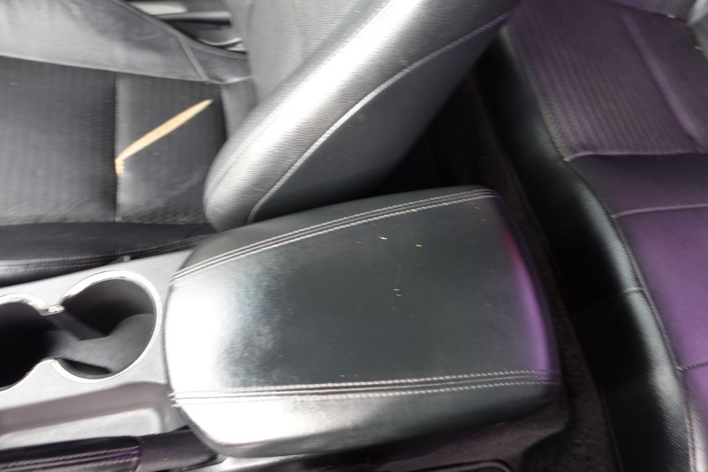 2015 Hyundai Genesis Image 30