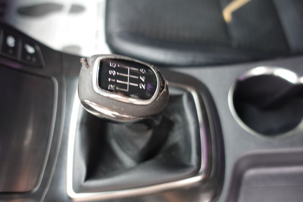 2015 Hyundai Genesis Image 32