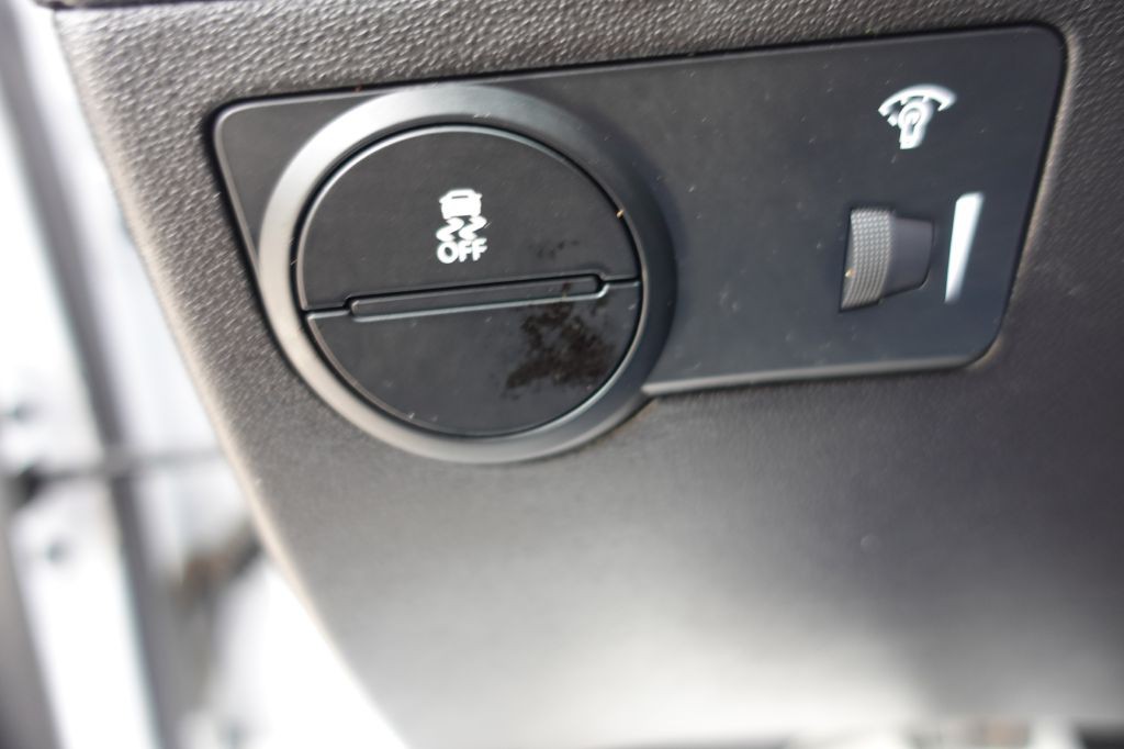 2015 Hyundai Genesis Image 34