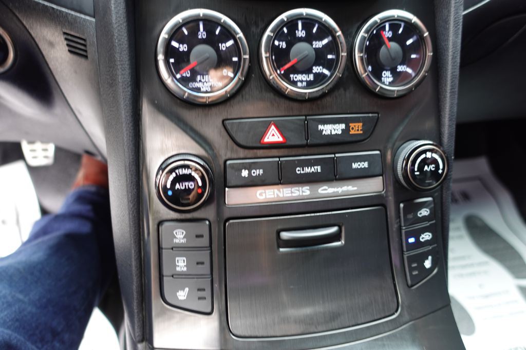 2015 Hyundai Genesis Image 37