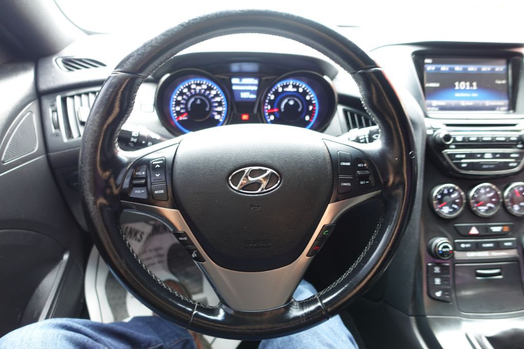 2015 Hyundai Genesis Image 44