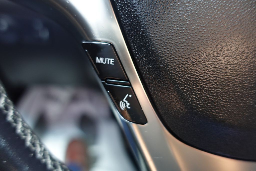 2015 Hyundai Genesis Image 48