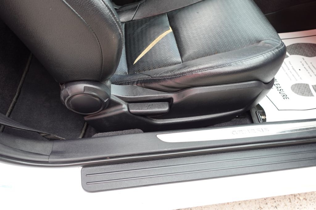 2015 Hyundai Genesis Image 55