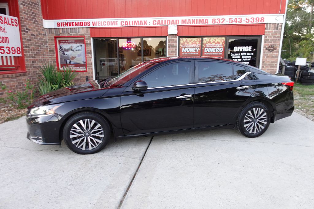 2023 Nissan Altima Image 2