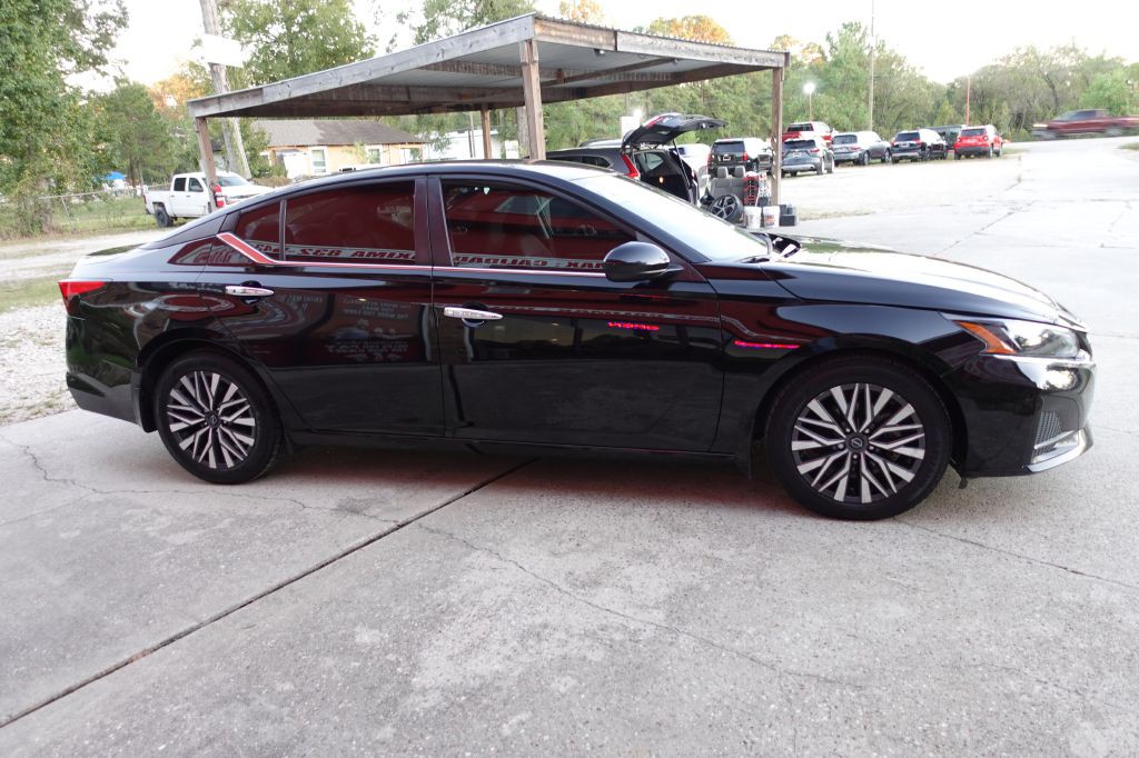 2023 Nissan Altima Image 10