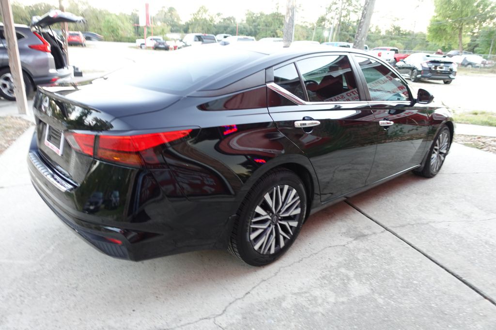 2023 Nissan Altima Image 12