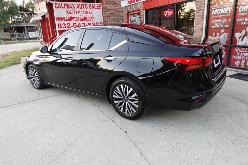 2023 Nissan Altima Image 21