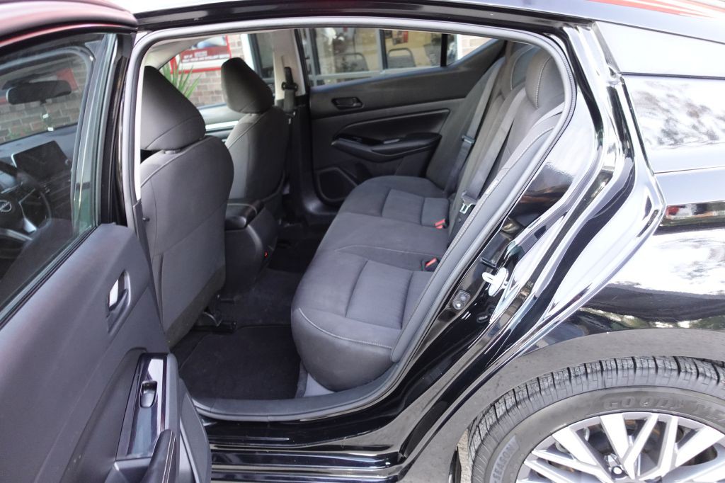 2023 Nissan Altima Image 28