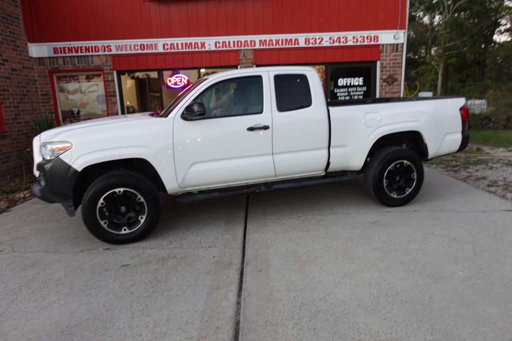 2019 Toyota Tacoma Image 2