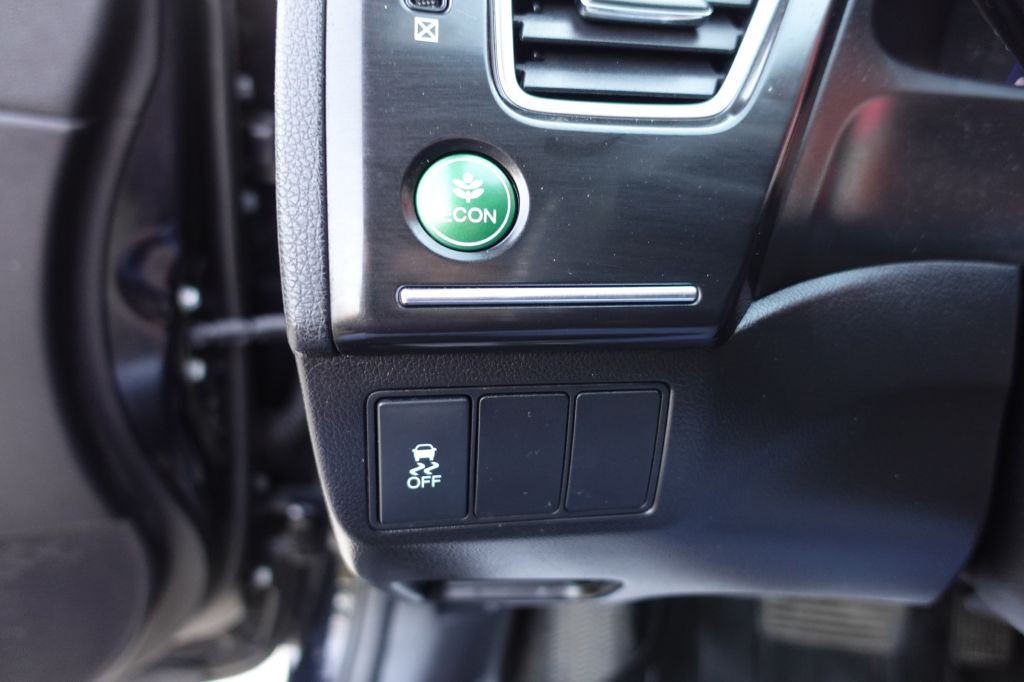 2015 Honda Civic Image 30