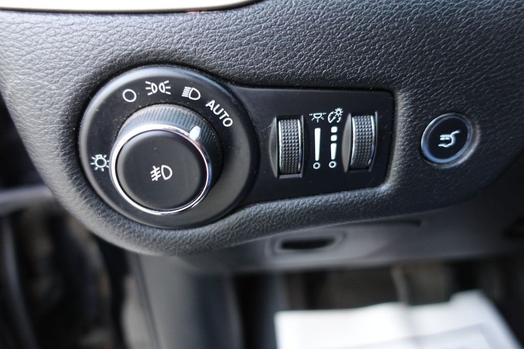 2018 Jeep Cherokee Image 38