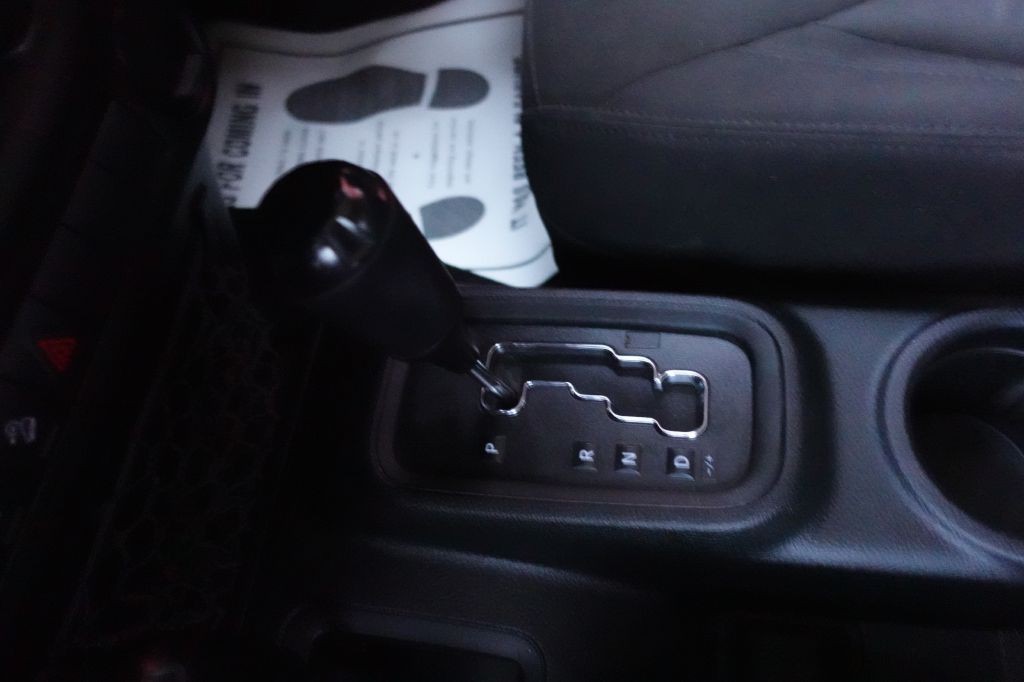 2017 Jeep Wrangler Image 35