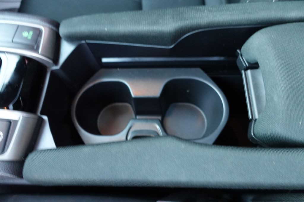 2018 Honda Civic Image 32