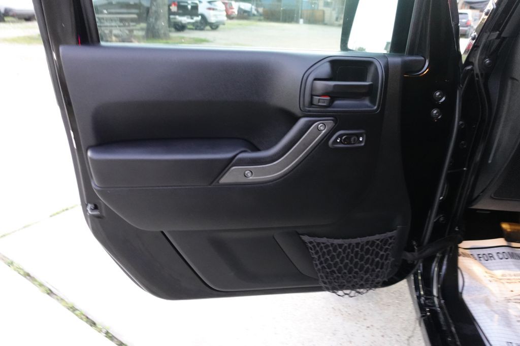 2017 Jeep Wrangler Unlimited Image 29