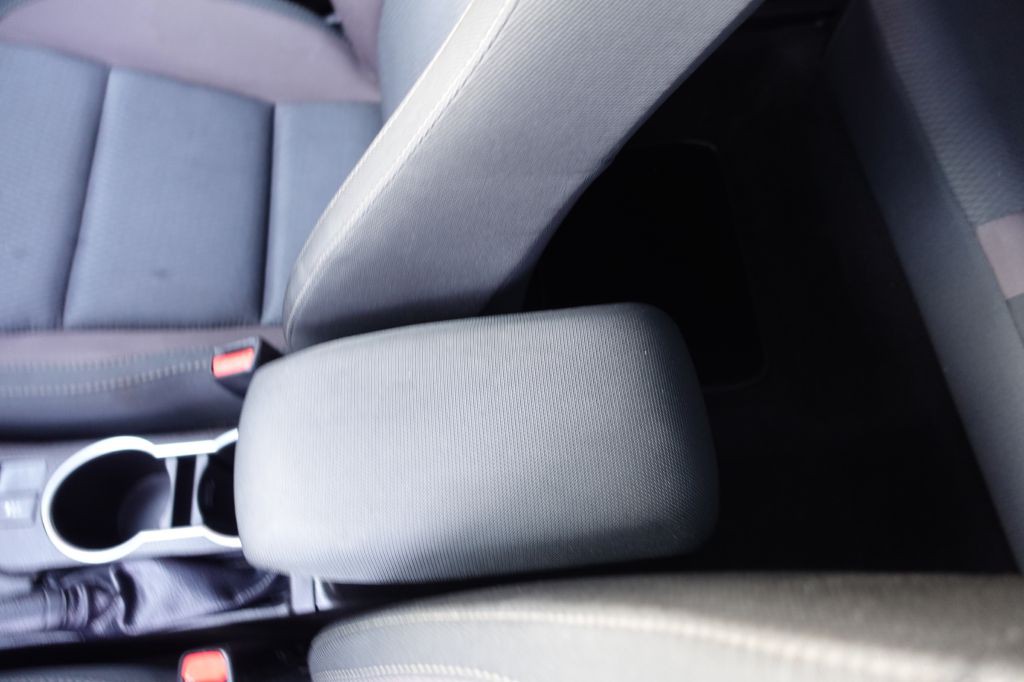 2018 Toyota Corolla Image 32