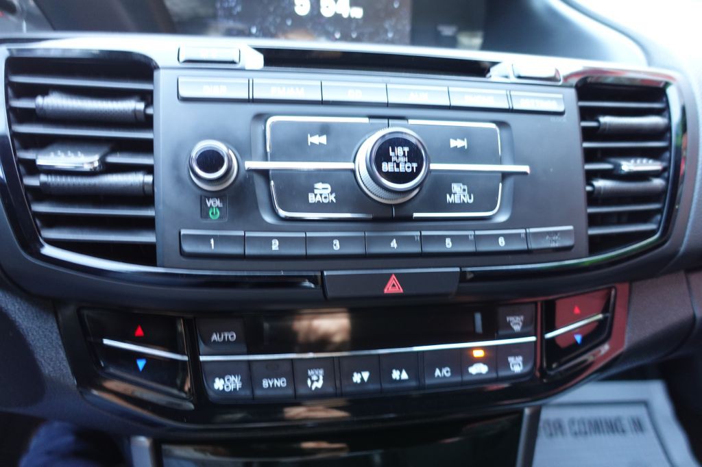 2016 Honda Accord Image 35
