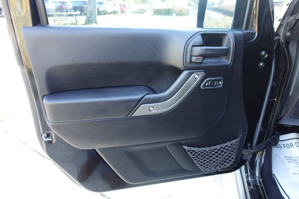 2016 Jeep Wrangler Image 25