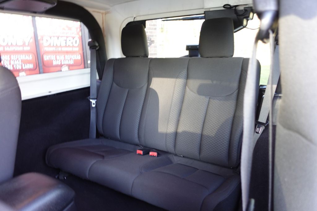 2016 Jeep Wrangler Image 28