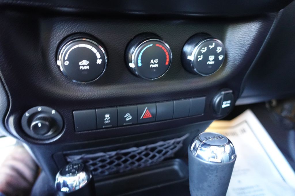 2016 Jeep Wrangler Image 30