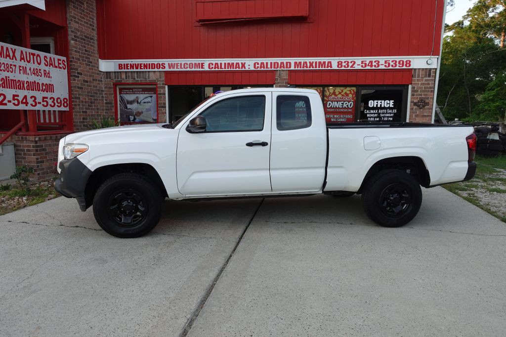 2018 Toyota Tacoma Image 2