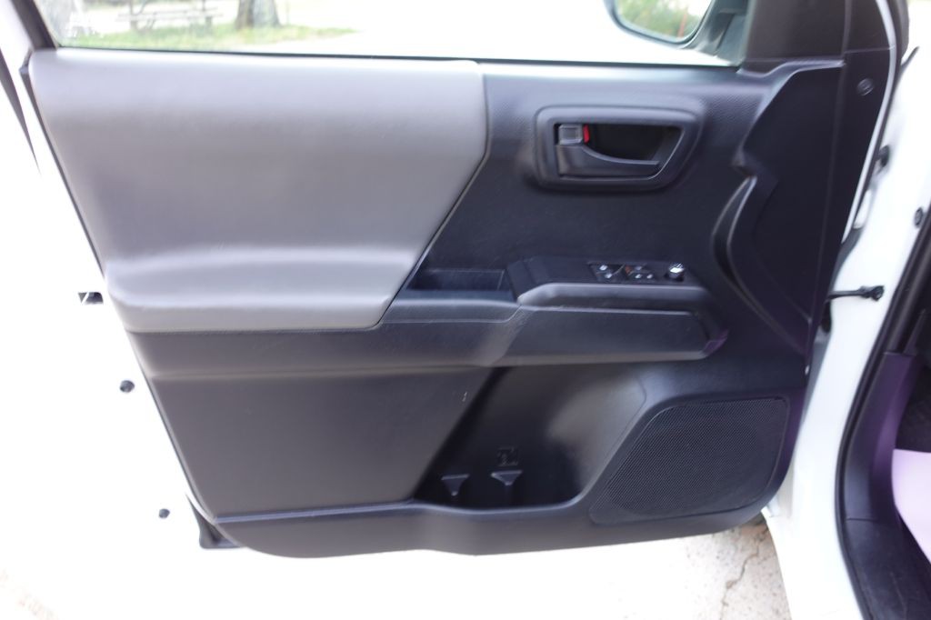 2018 Toyota Tacoma Image 24