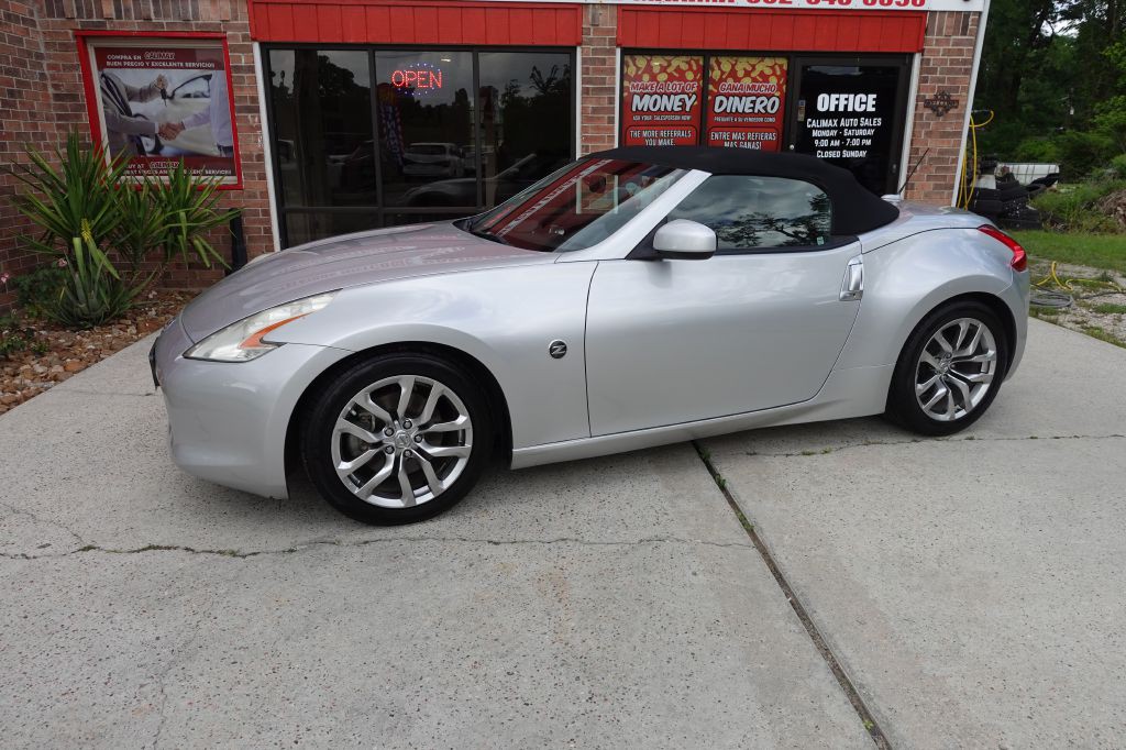 2010 Nissan 370Z Image 2