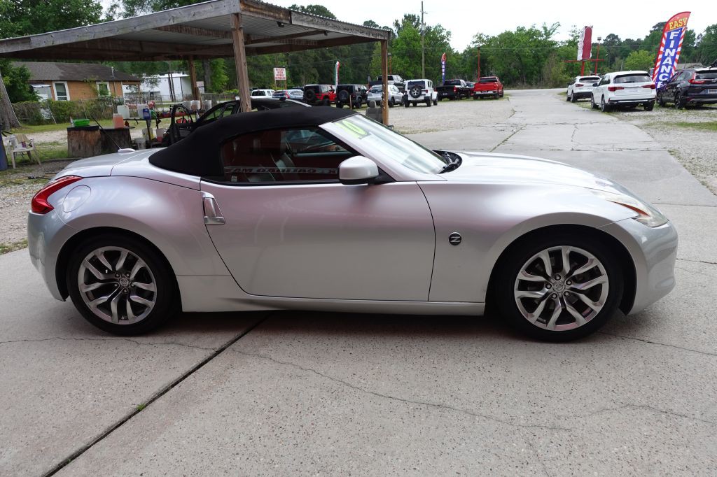 2010 Nissan 370Z Image 12