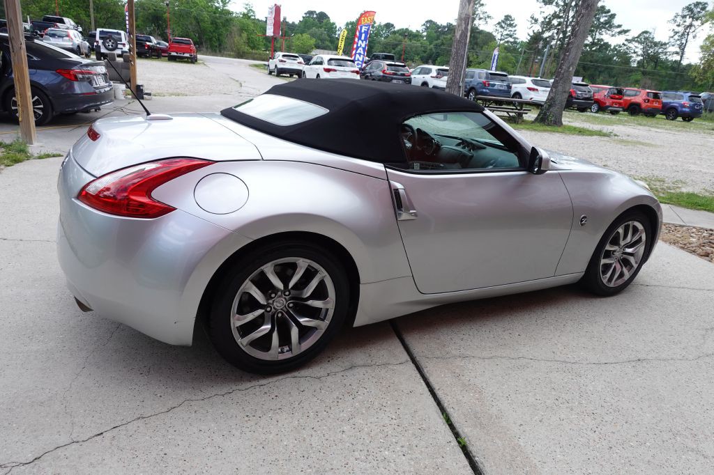 2010 Nissan 370Z Image 13