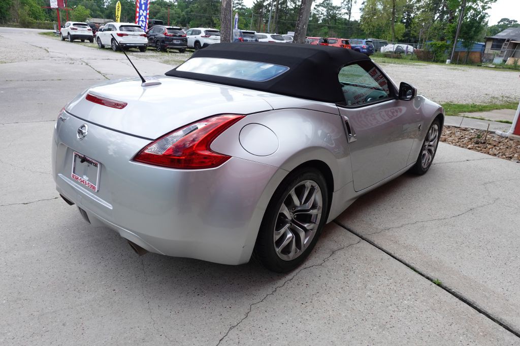 2010 Nissan 370Z Image 15