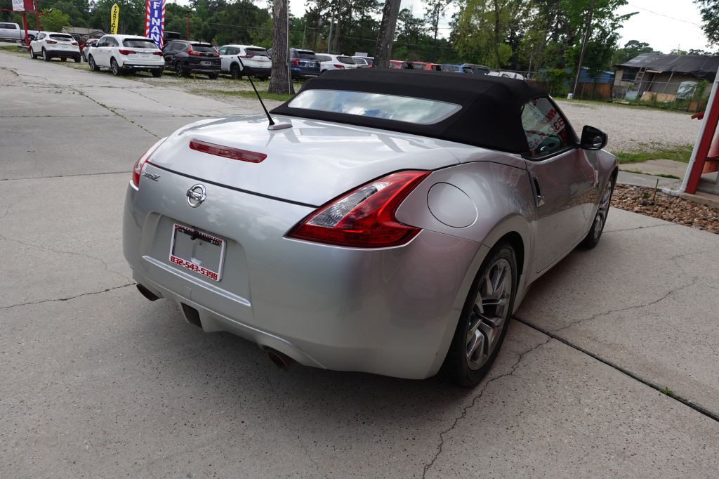 2010 Nissan 370Z Image 16