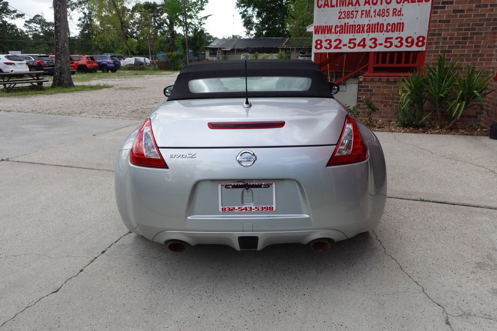 2010 Nissan 370Z Image 18