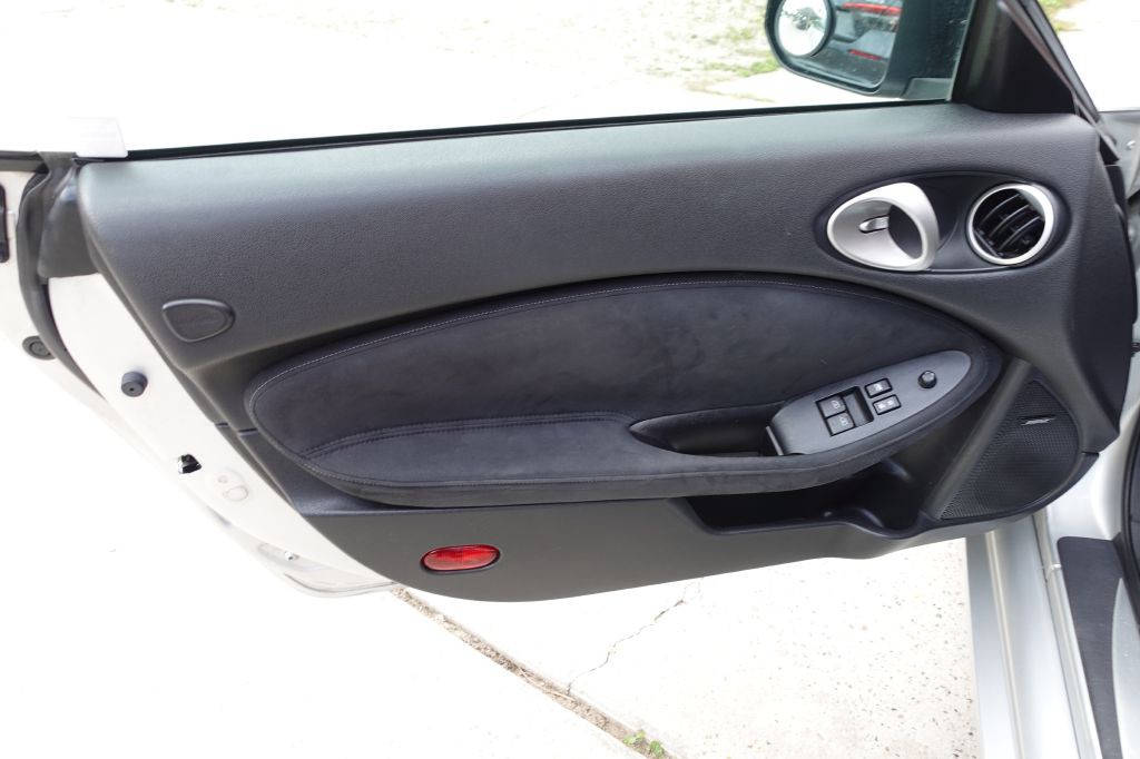 2010 Nissan 370Z Image 25