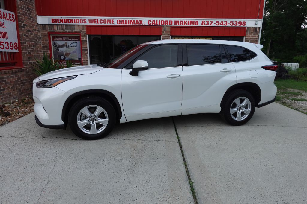 2022 Toyota Highlander Image 1