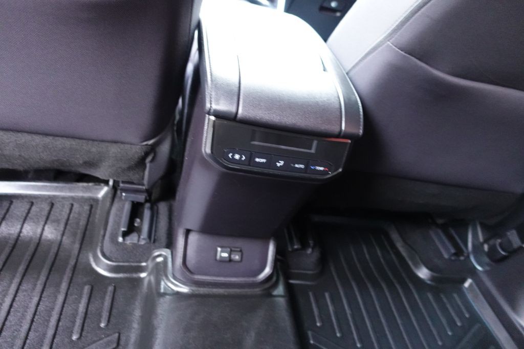 2022 Toyota Highlander Image 32