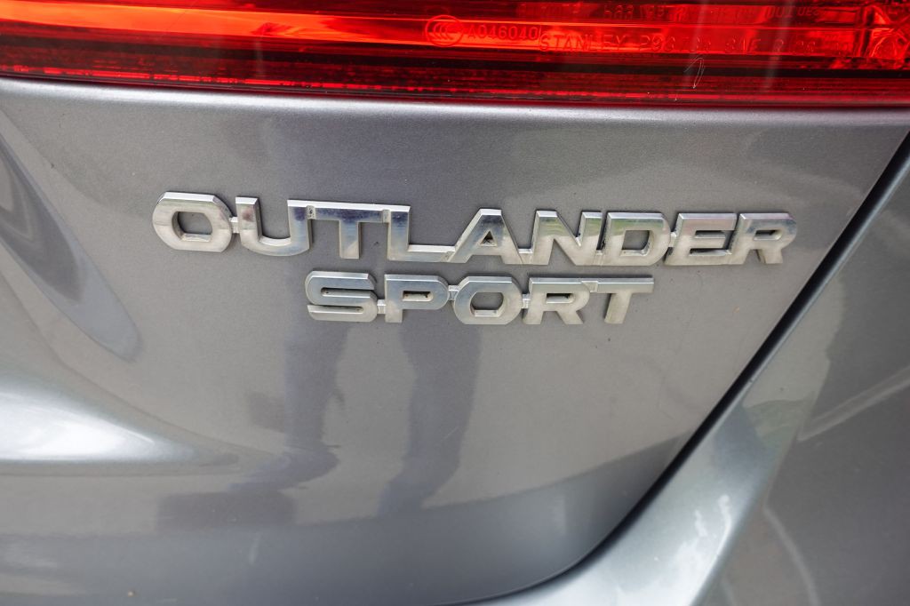 2016 Mitsubishi Outlander Image 18